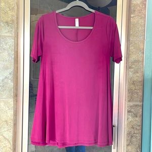 Beautiful mulberry perfect T by LuLaRoe! The material is the softest modal!